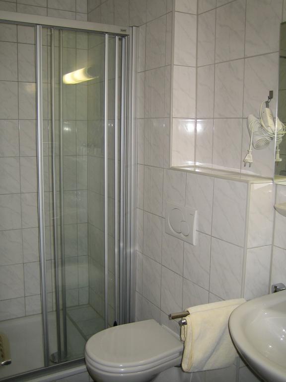 Landhotel Weinhaus Treis Weinähr Стая снимка