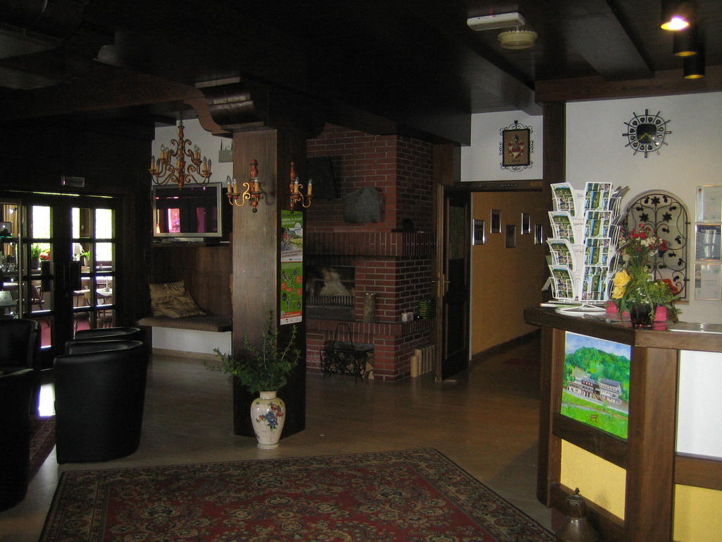 Landhotel Weinhaus Treis Weinähr Екстериор снимка