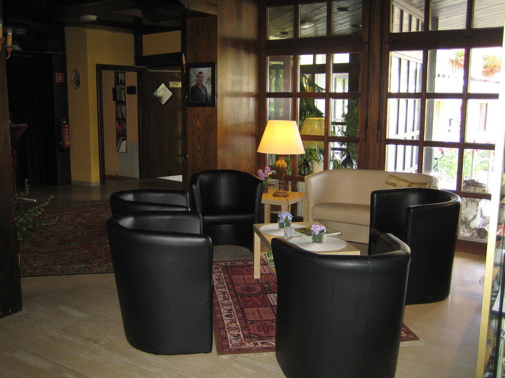 Landhotel Weinhaus Treis Weinähr Екстериор снимка